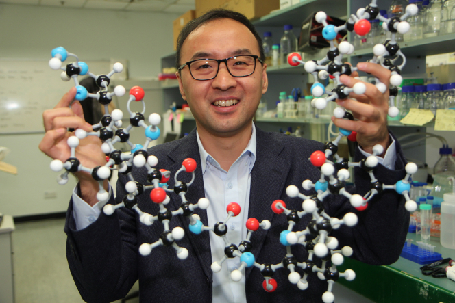 香港大學化學學者李學臣博士獲頒「裘槎優秀科研者獎」